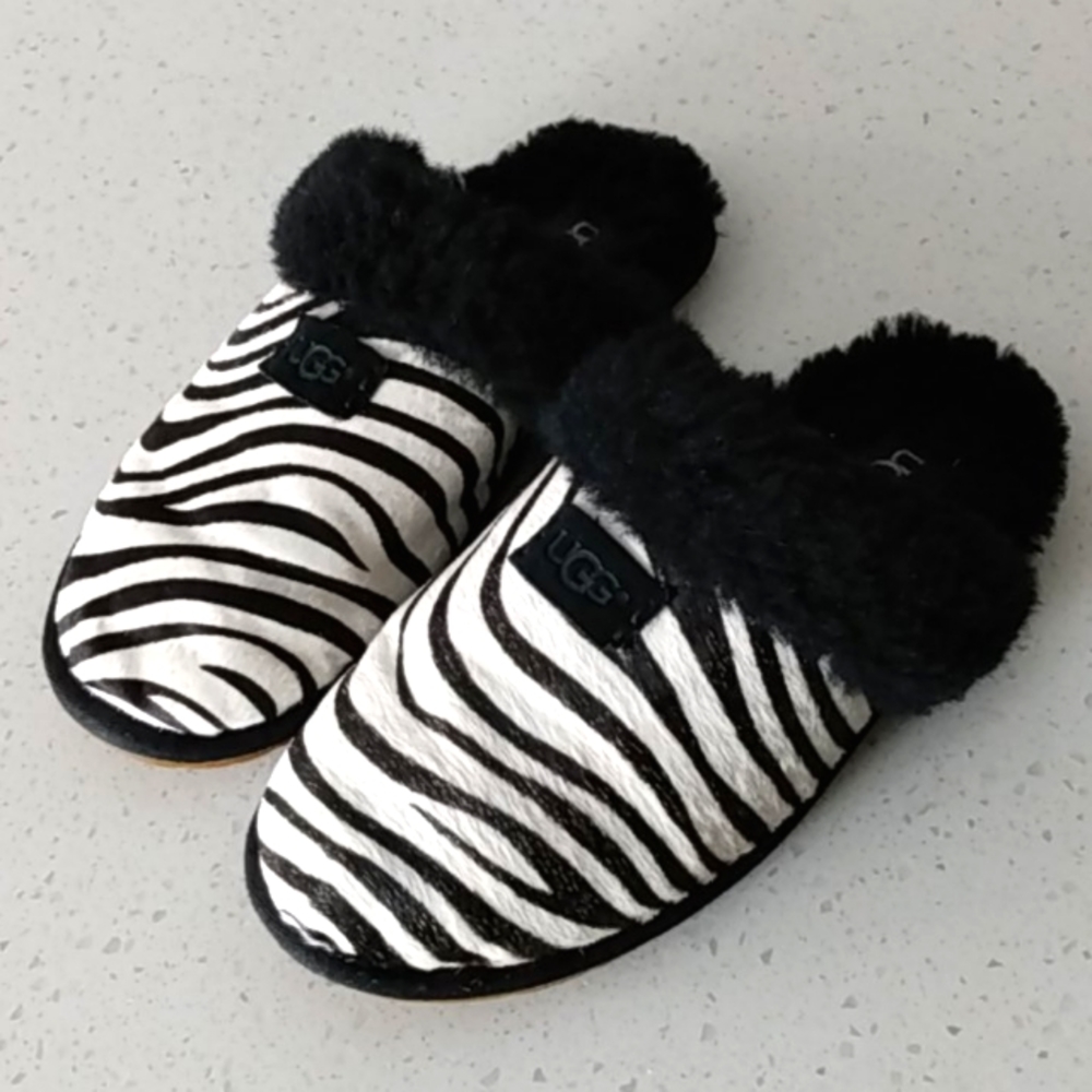 UGG Slippers Size 8 House Shoes Home Flats Loafers